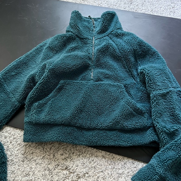 Lululemon Scuba Oversized Cropped Fleece Funnel Neck - Picture 2 of 6